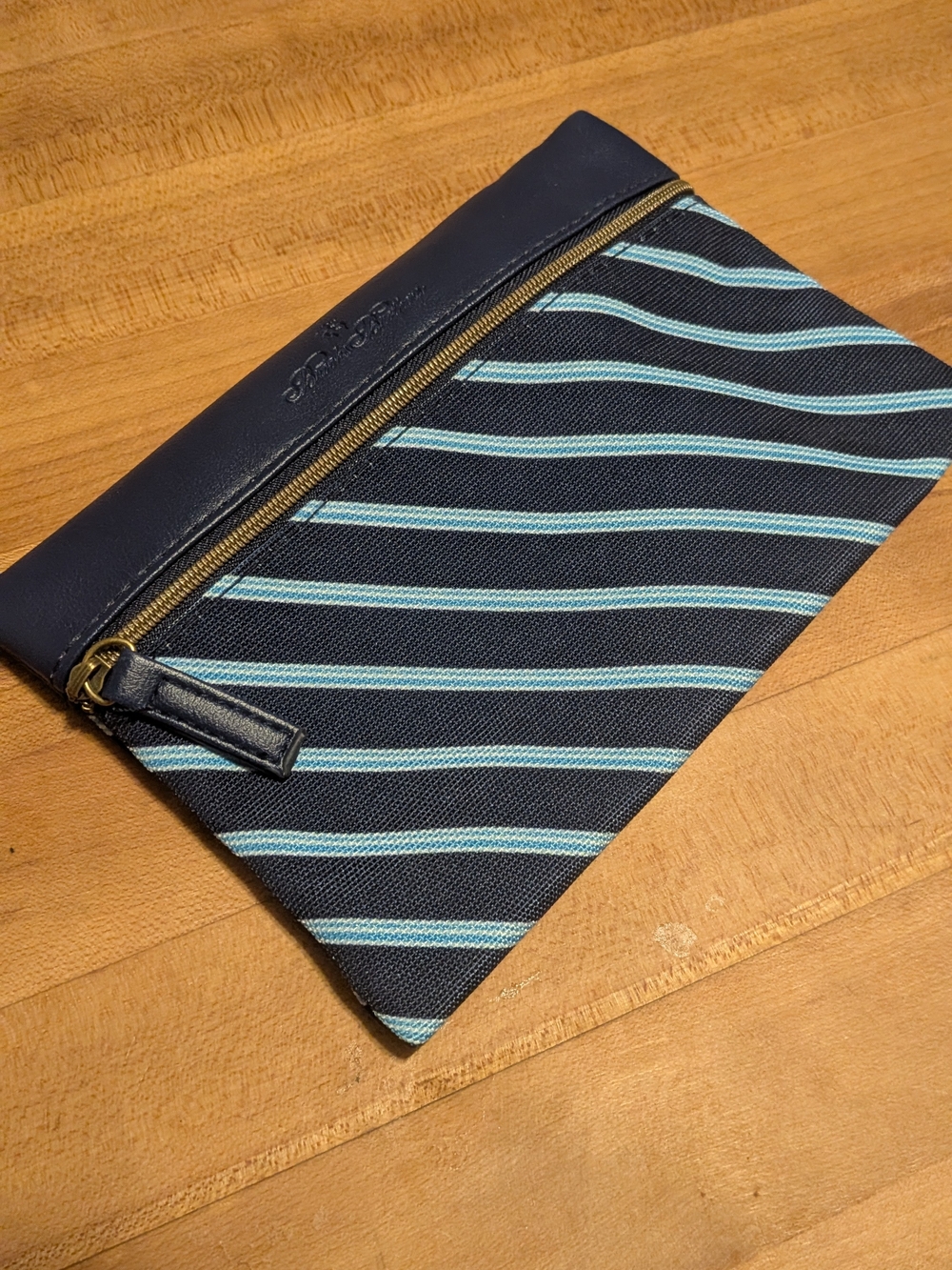 ​Brooks Brothers x United Airlines Travel Amenity Kit Pouch